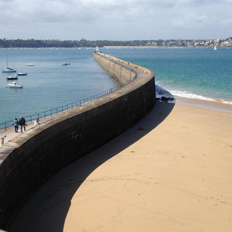 Le Cezembre, Au Pied De La Plage Saint-Malo Bagian luar foto