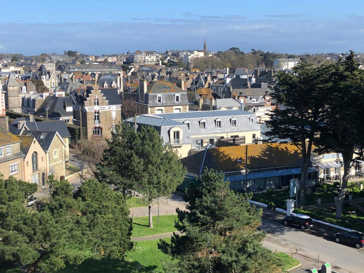 Le Cezembre, Au Pied De La Plage Saint-Malo Bagian luar foto