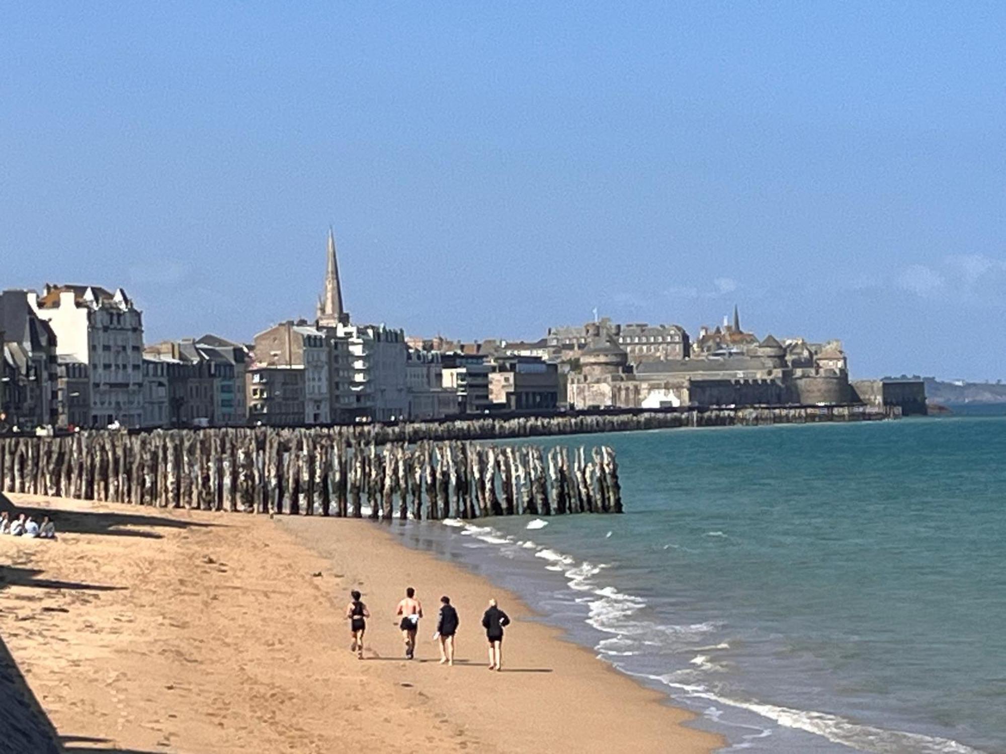 Le Cezembre, Au Pied De La Plage Saint-Malo Bagian luar foto